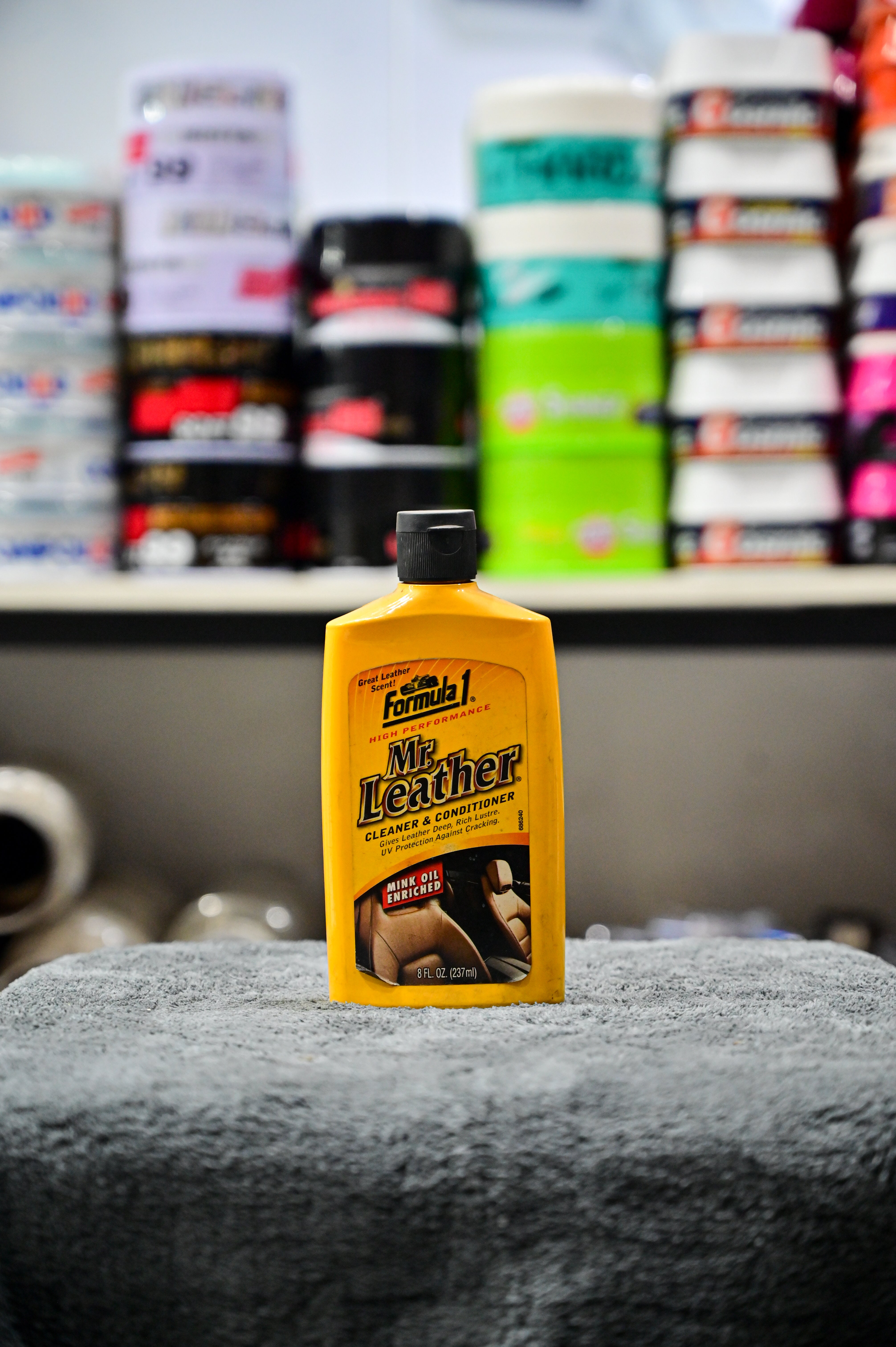 Formula 1 Mr. Leather Cleaner & Conditioner (8 fl. oz. / 237 ml) Main image