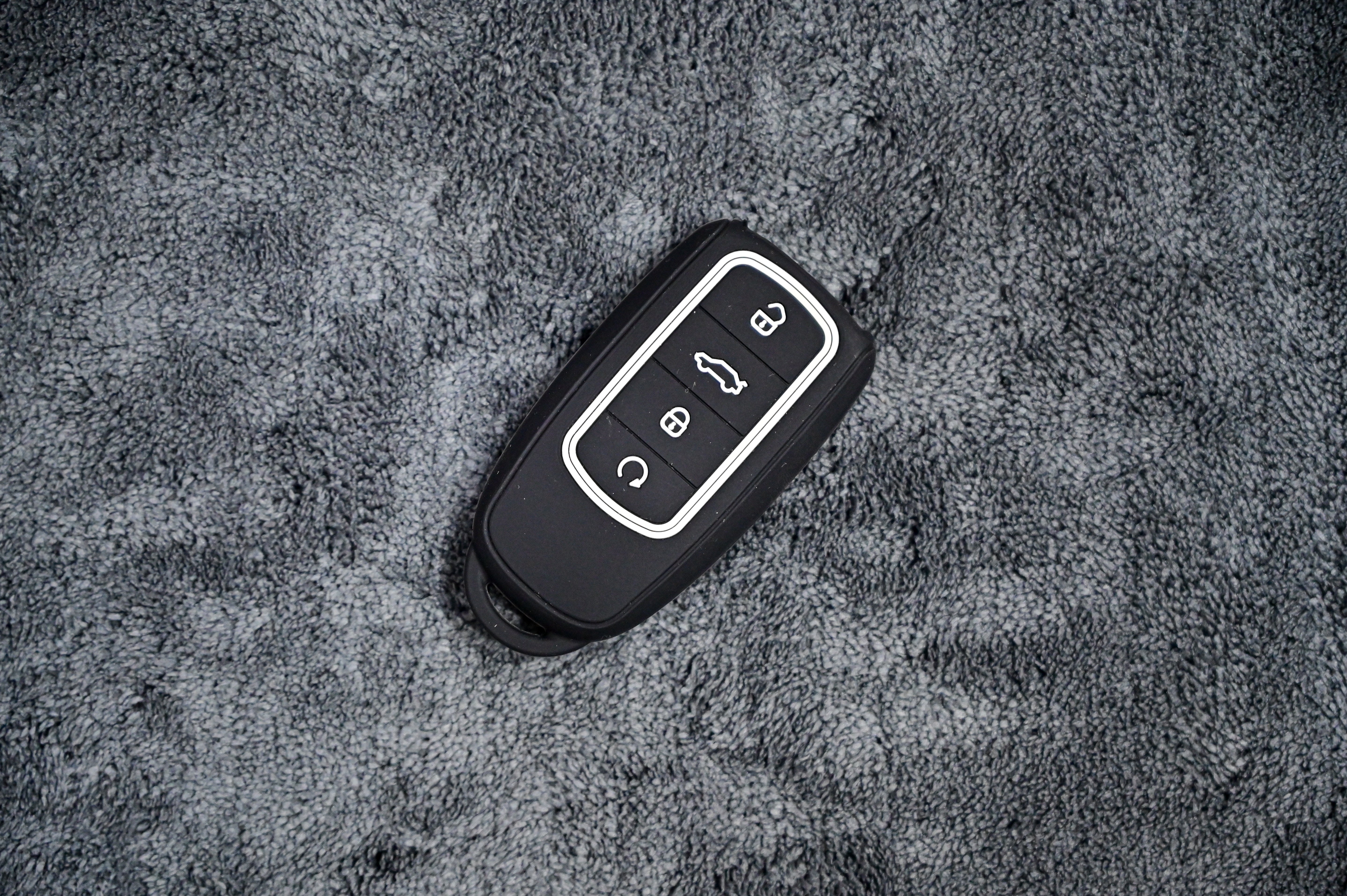 Premium Matte Black Silicone Smart Key Fob Cover - 4-Button Protective Shell Main image