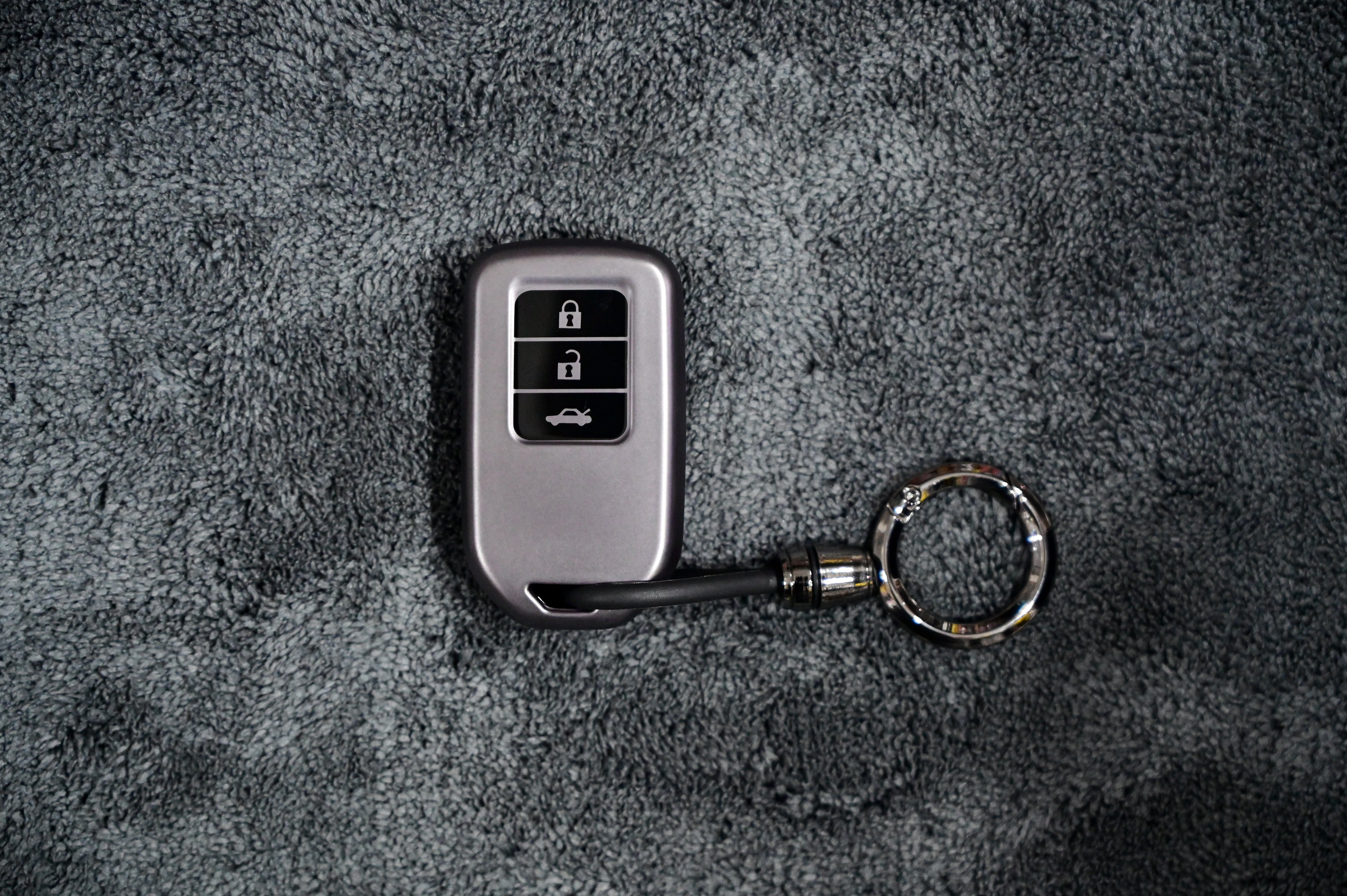 Metallic TPU 3-Button Car Key Cover with Trunk Release & Keychain Main image