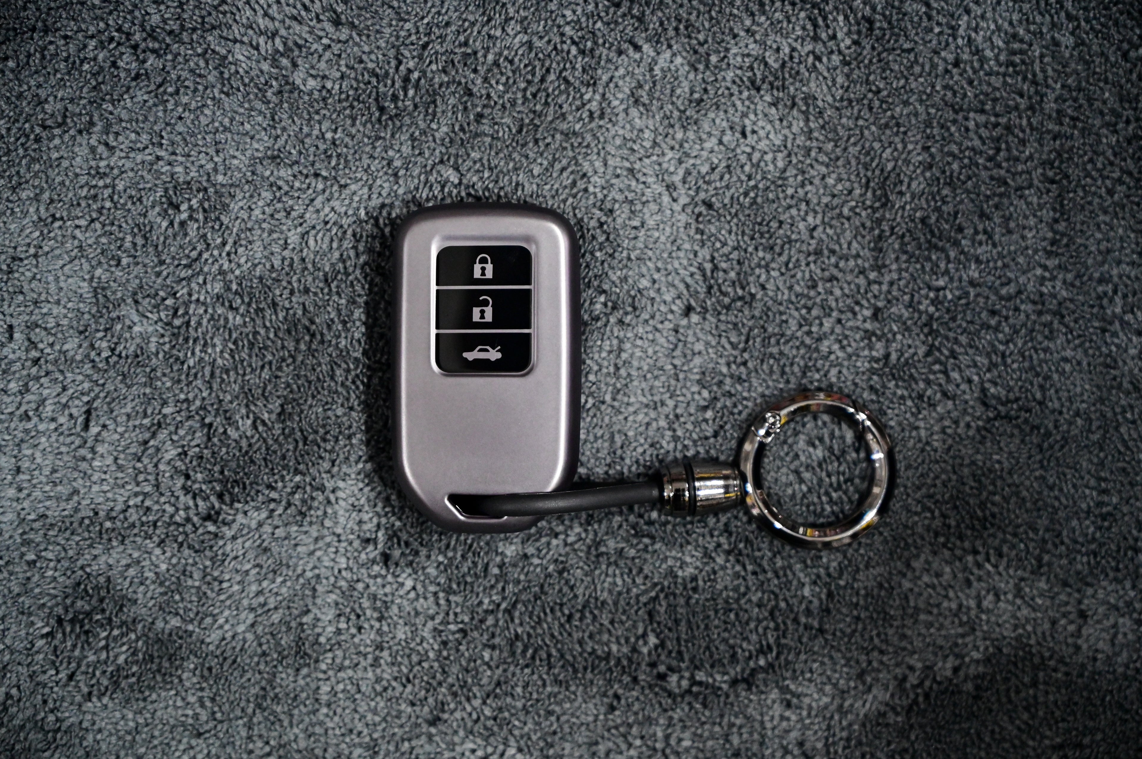 Metallic TPU 3-Button Car Key Cover with Trunk Release & Keychain
