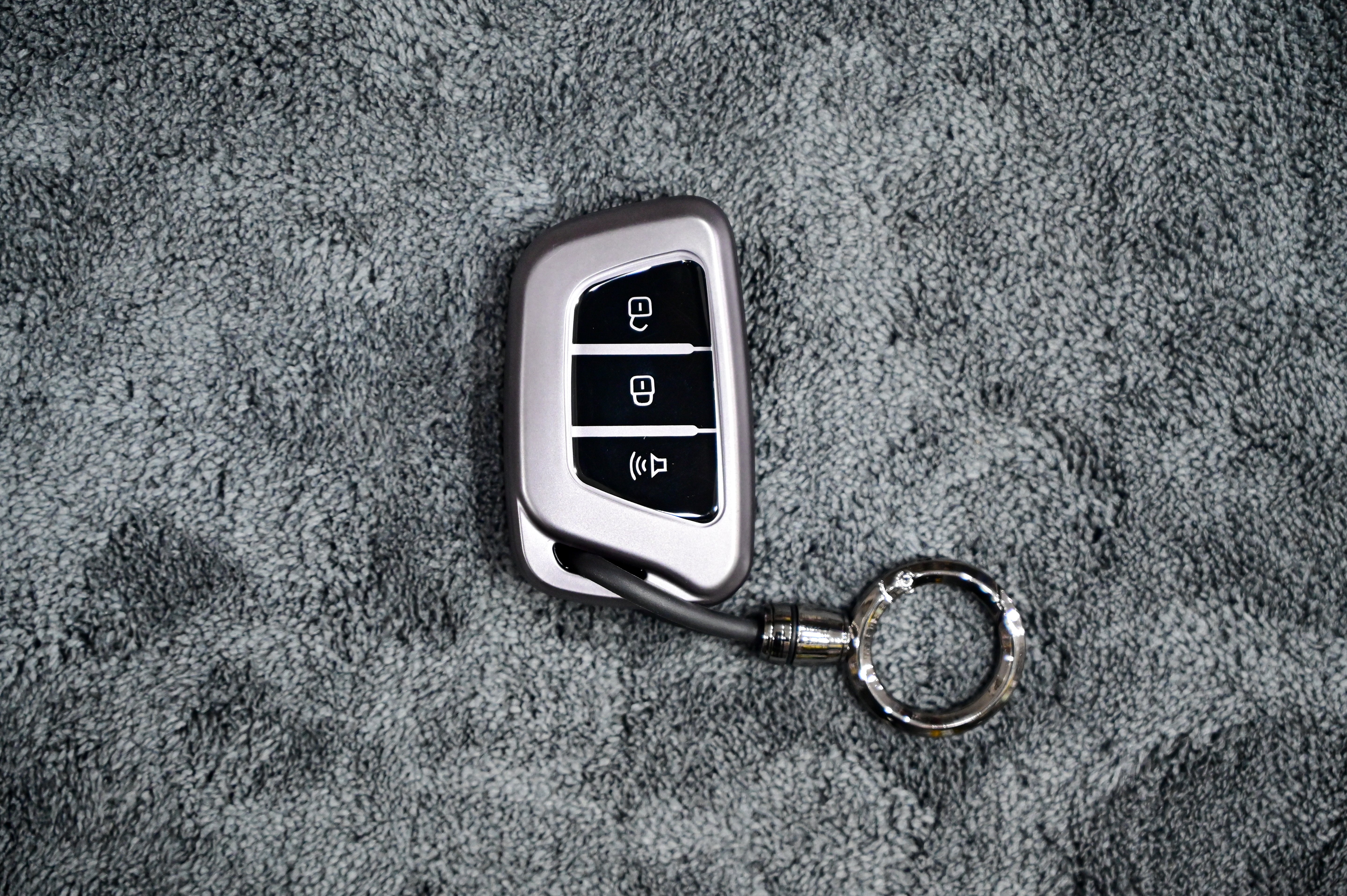 Metallic TPU 3-Button Car Key Cover with Keychain Main image