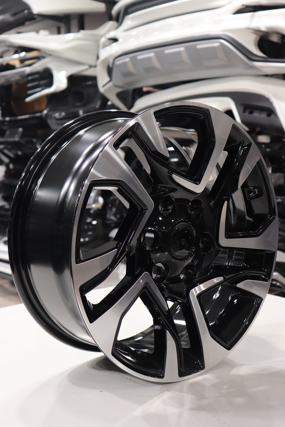 Off-Road Mesh Geometry Dual-Tone Machined Alloy Wheel