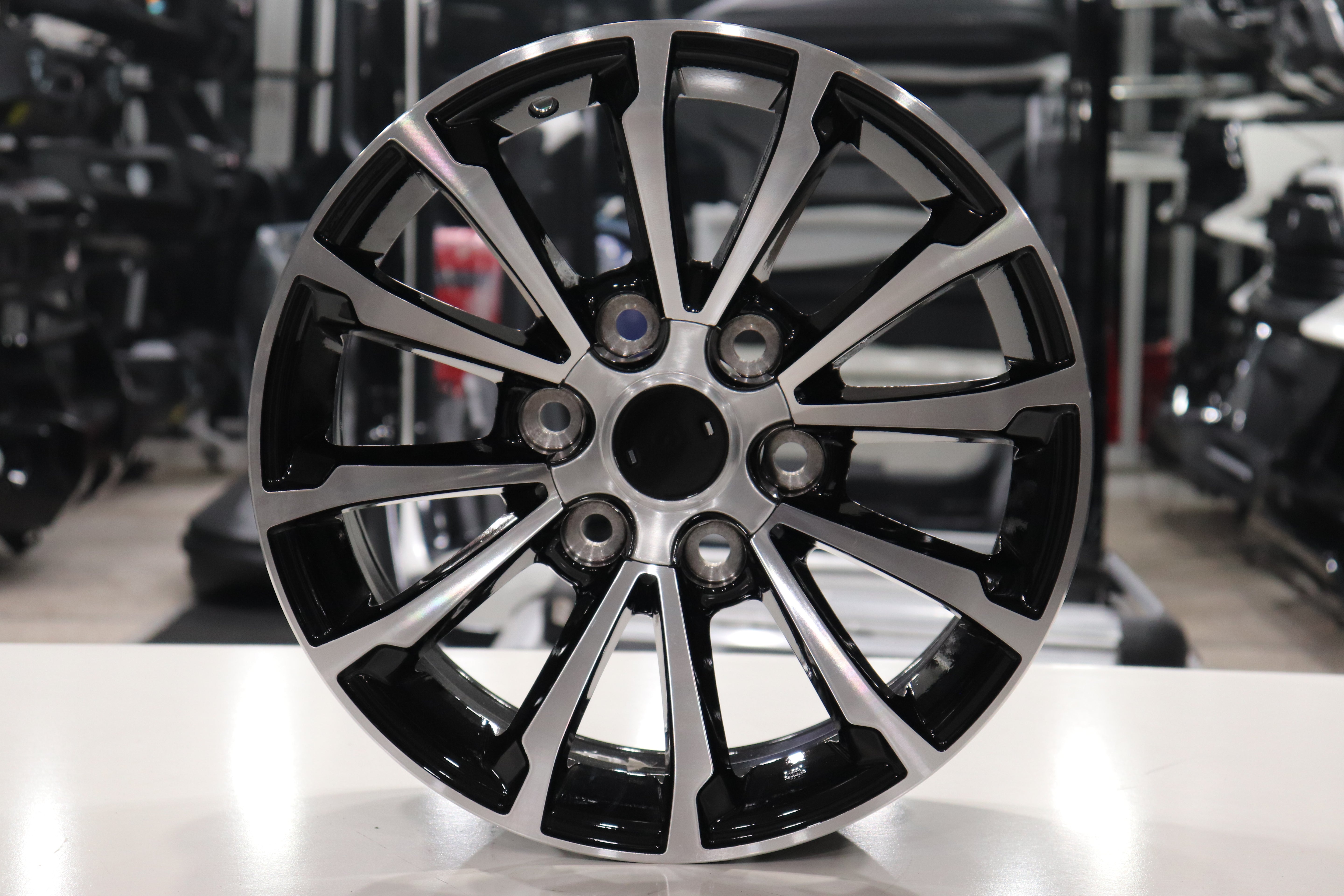 Dual-Tone Multi-Spoke Alloy Wheel Rim – Machined Silver & Gloss Black Main image