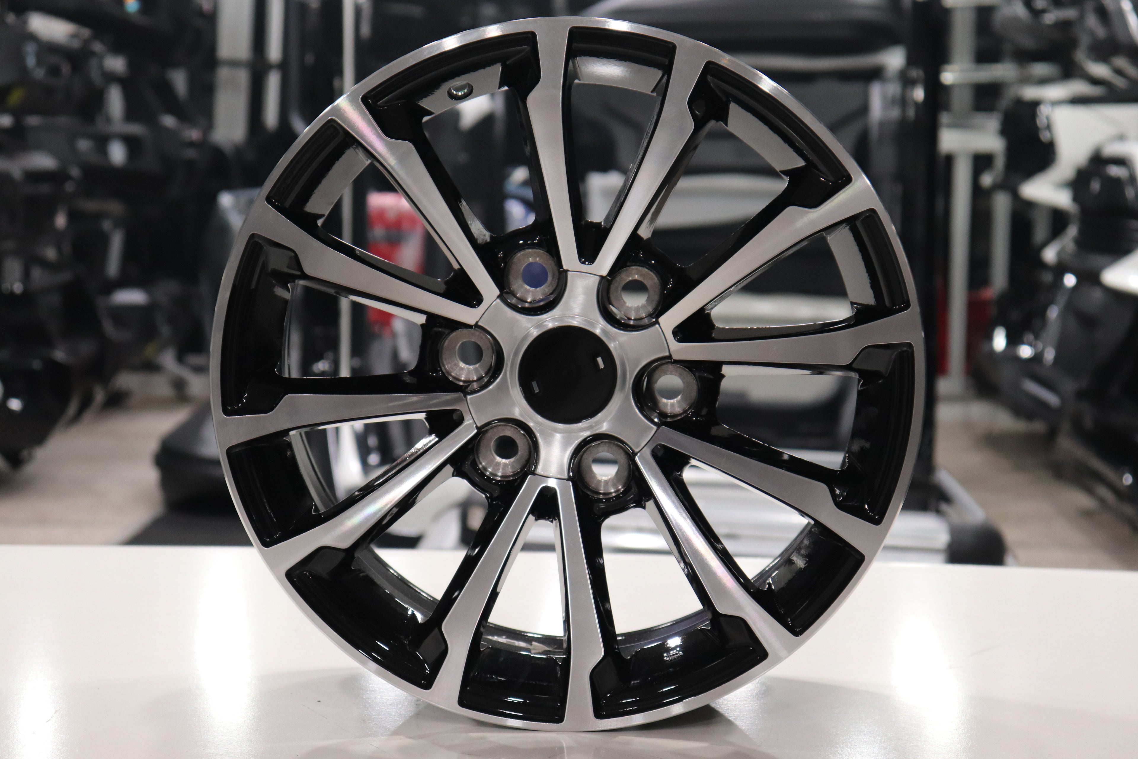 Dual-Tone Multi-Spoke Alloy Wheel Rim – Machined Silver & Gloss Black