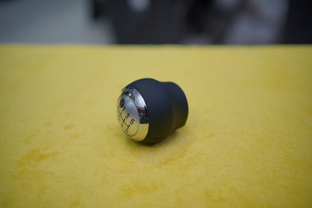 Toyota Corolla Altis (2009–2011) Manual Gear Shift Knob – Leather & Chrome Finish