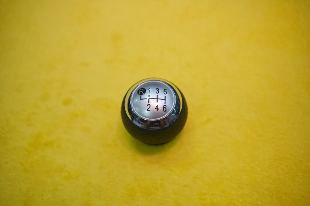 Toyota Corolla Altis (2009–2011) Manual Gear Shift Knob – Leather & Chrome Finish