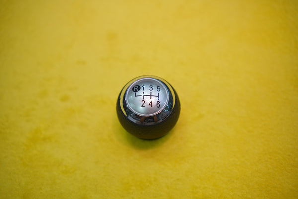 Toyota Corolla Altis (2009–2011) Manual Gear Shift Knob – Leather & Chrome Finish