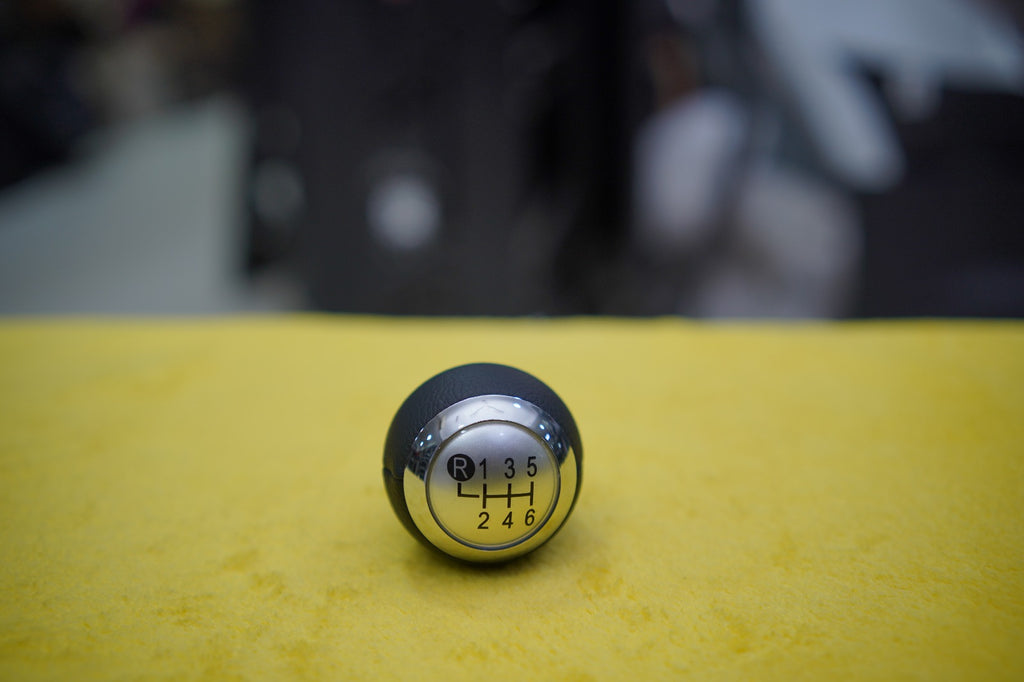 Toyota Corolla Altis (2009–2011) Manual Gear Shift Knob – Leather & Chrome Finish
